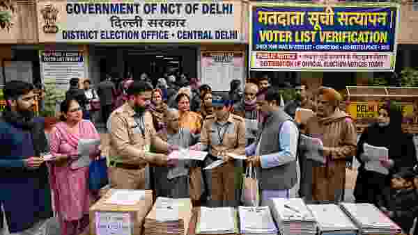 Delhi SIR Over 3.16 Million Voters Issued Notices Over Record Discrepancies; Kejriwal and Rekha Gupta Among Those Listed-Wisekhabara Delhi SIR Over 3.16 Million Voters Issued Notices Over Record Discrepancies; Kejriwal and Rekha Gupta Among Those Listed